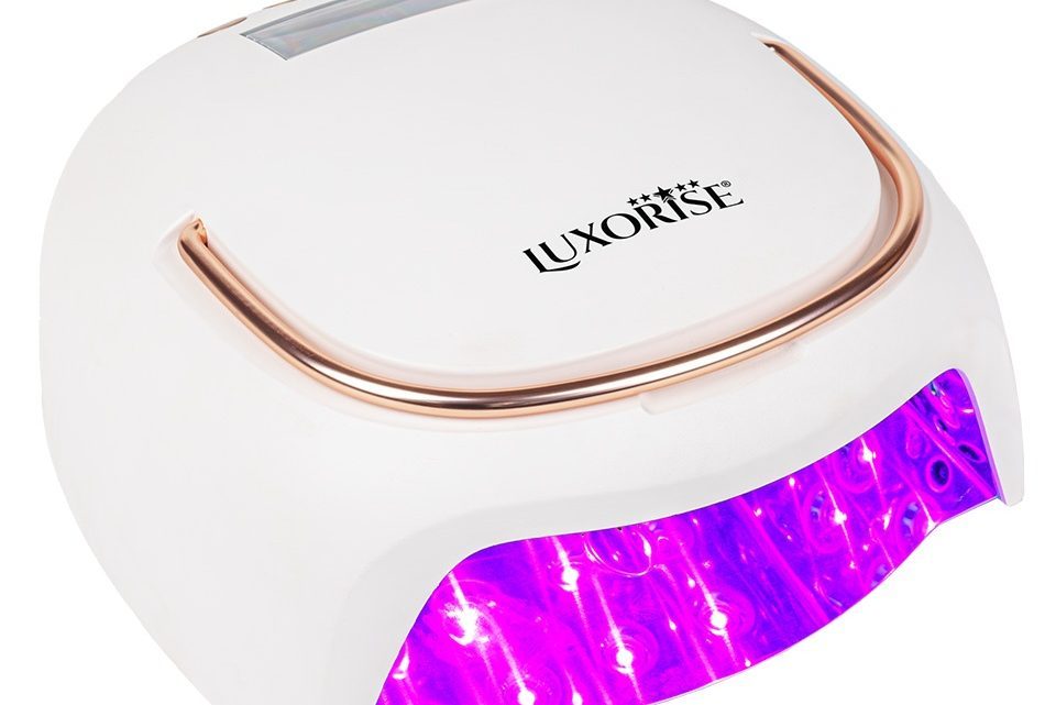 Lămpi UV/LED pentru unghii: puterea în wați, timpii de uscare și senzorul